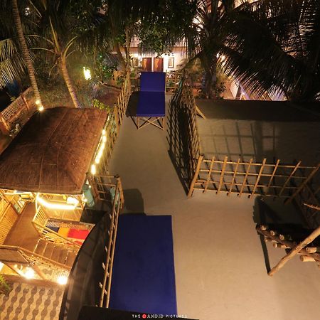Tropical Wave Hostel Morjim Goa Esterno foto