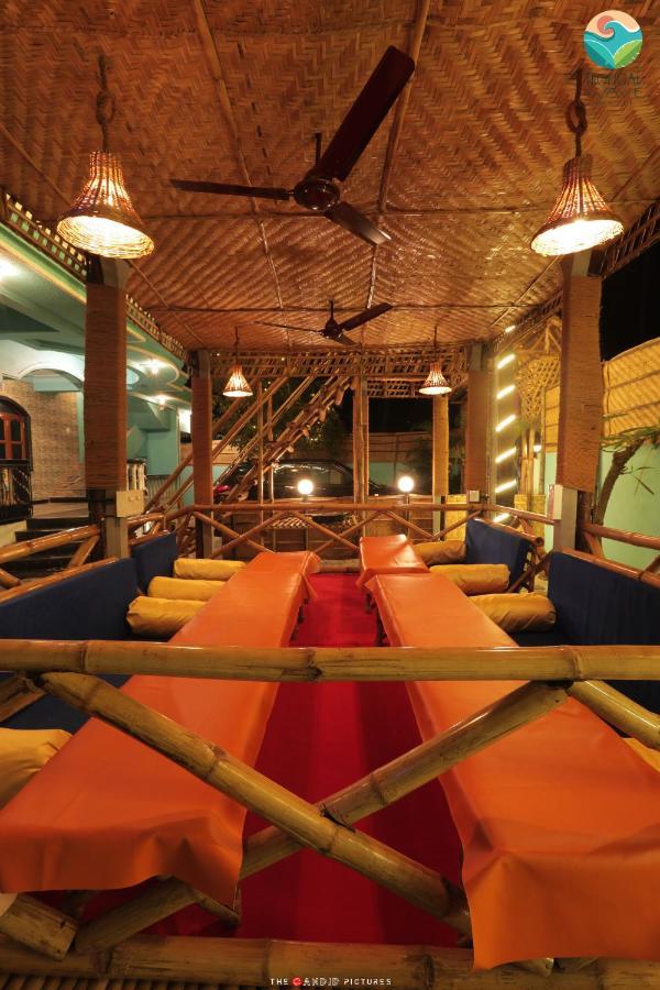 Tropical Wave Hostel Morjim Goa Esterno foto