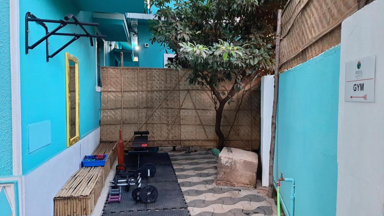 Tropical Wave Hostel Morjim Goa Esterno foto