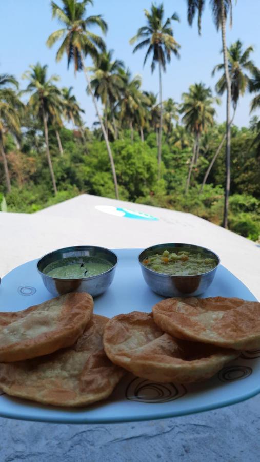 Tropical Wave Hostel Morjim Goa Esterno foto